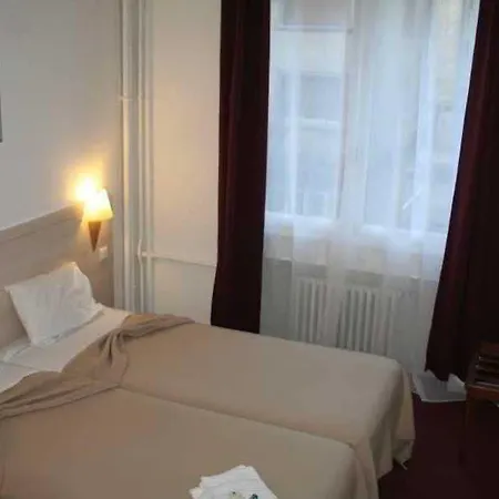Vieille Tour Centre Hotel