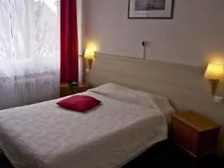 Hotel Vieille Tour Centre 2*