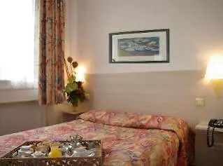 Vieille Tour Centre Hotel