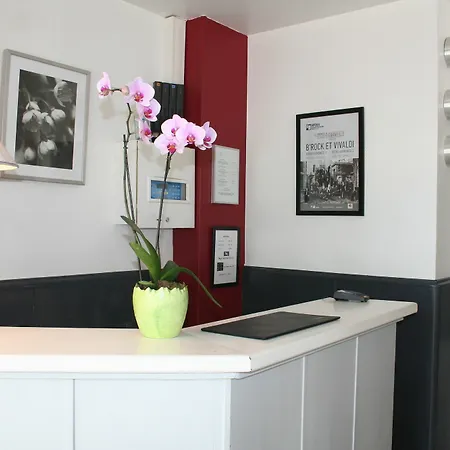 Vieille Tour Centre Hotel